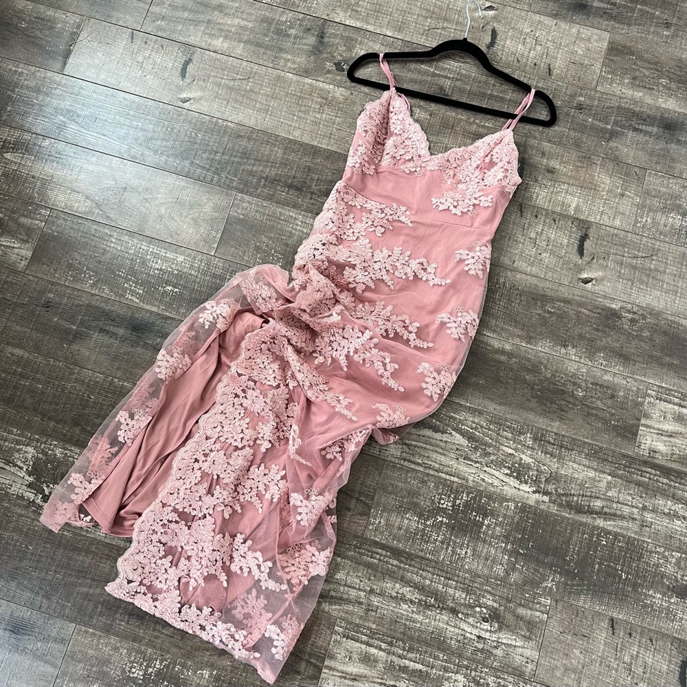 Elegant Pink Lace Evening Dress